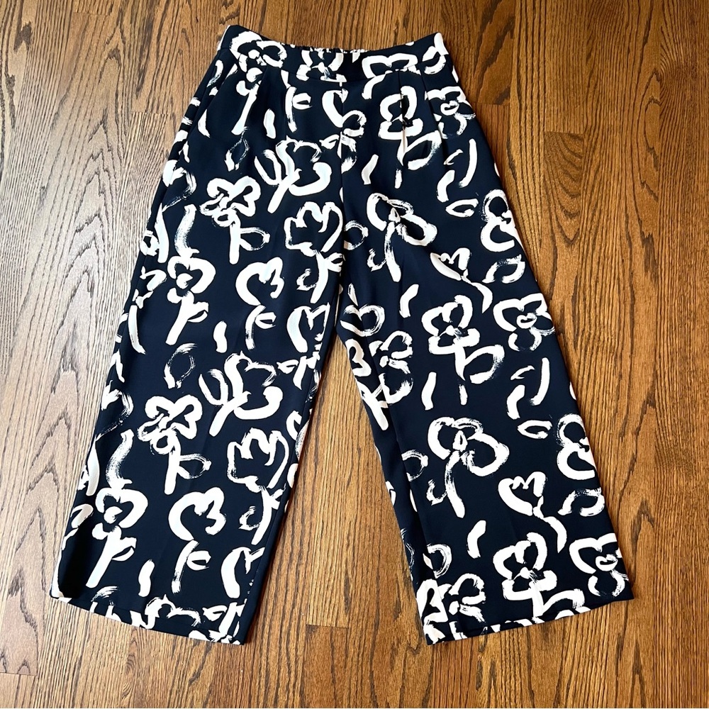 Painterly J Crew navy and cream 365 crepe cropped wide leg pants w/pockets